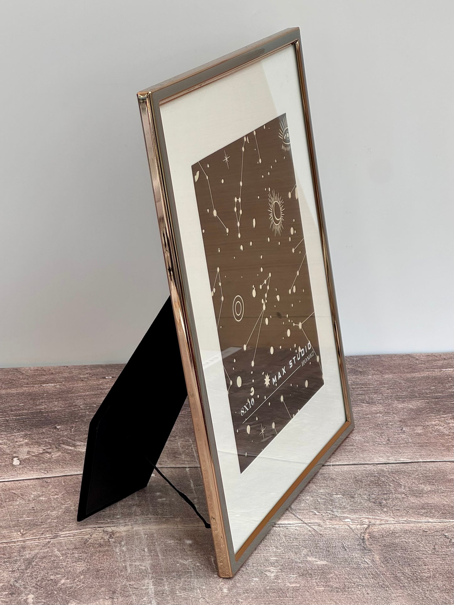 Grey Border Photo Frame with Aperture, 8’ x 10’