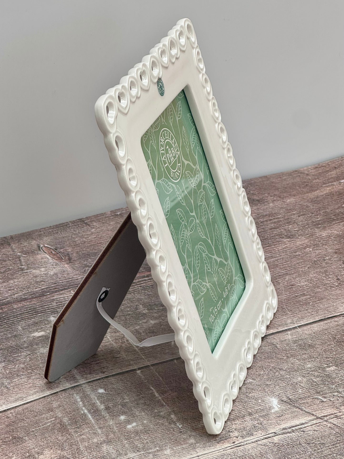 White Ceramic Heart Photo Frame, 4’ x 6’