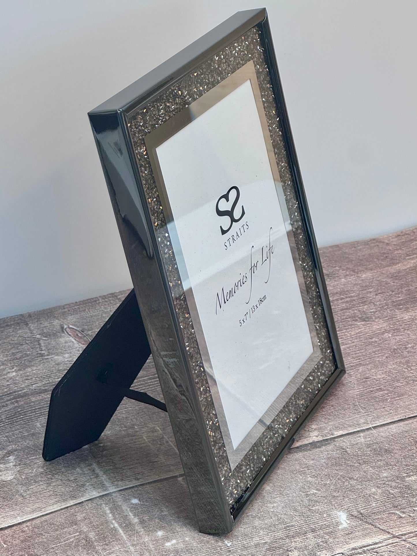 Black Bead Photo Frame, 5’ x 7’