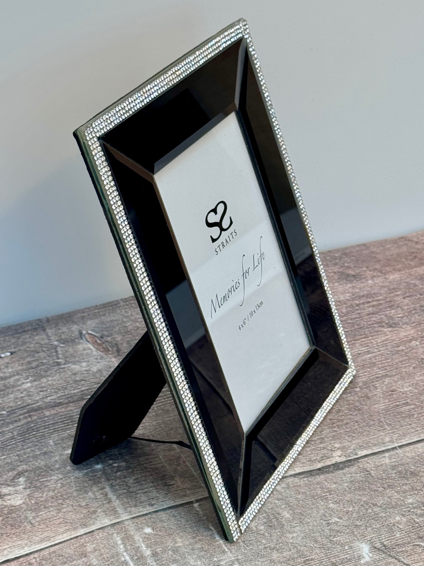 Black with Jewel Border Photo Frame, 4’ x 6’