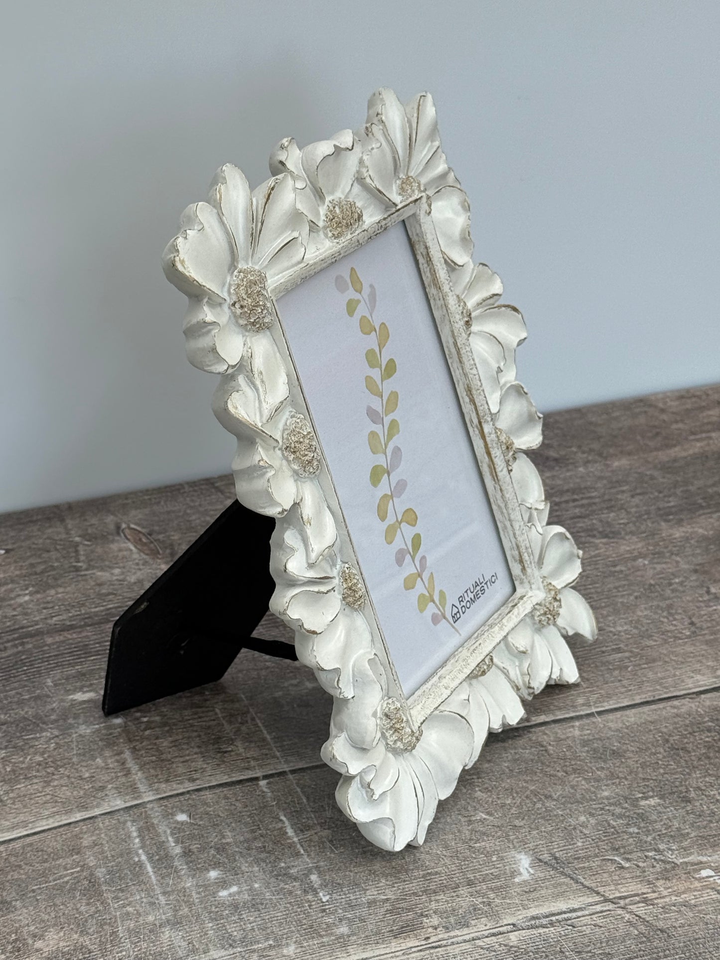 Flower Patterned Border Photo Frame, 4’ x 6’
