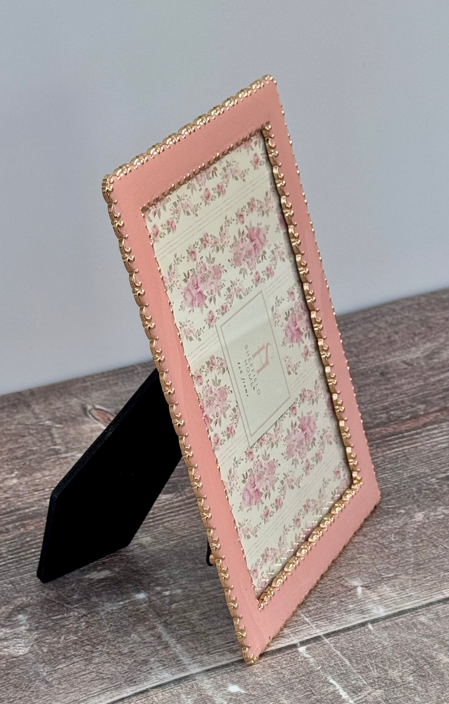 Pink and Gold Scallop Edge Photo Frame 4 x 6