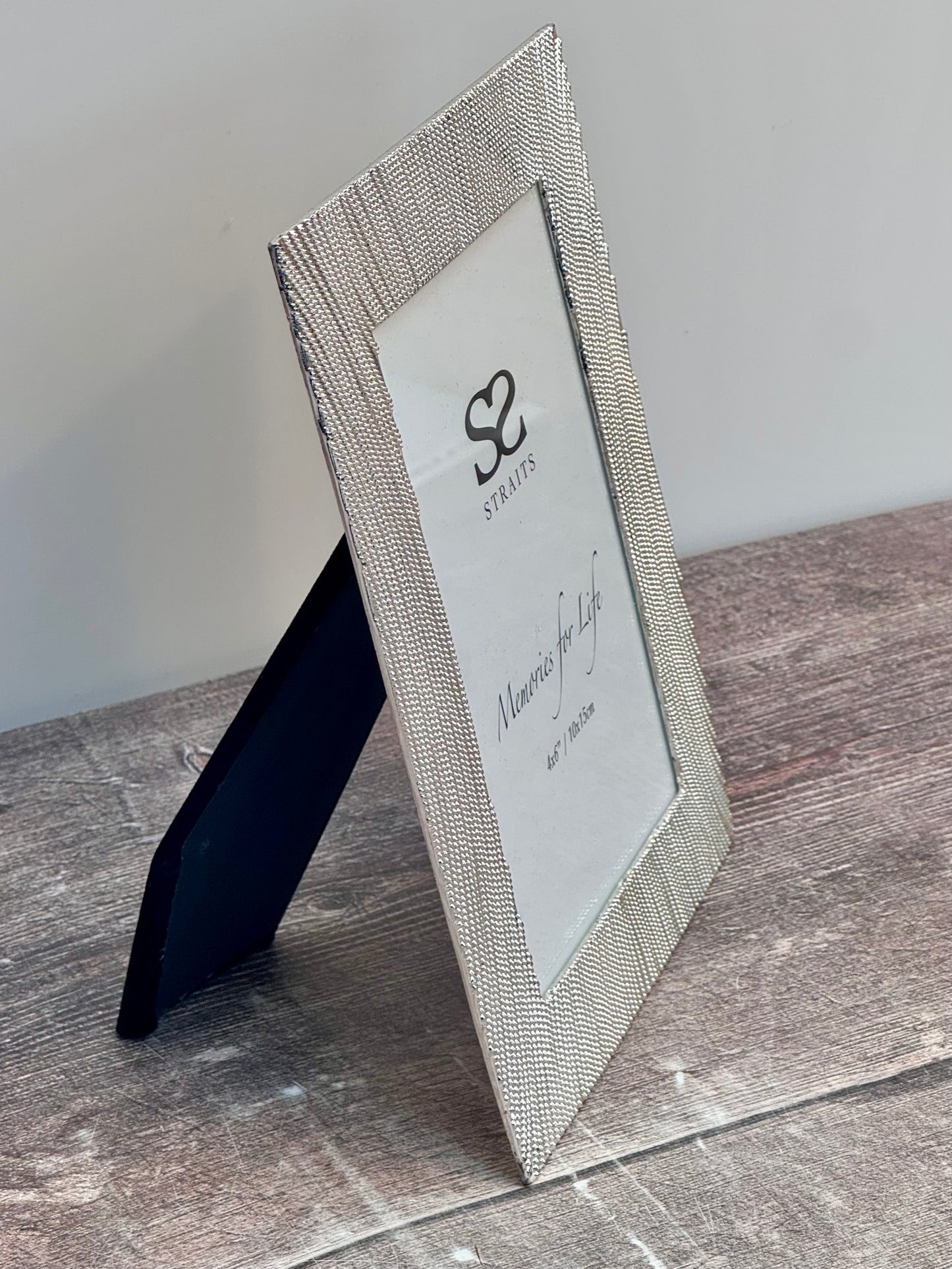 Silver Tone Line Pattern Photo Frame, 4’ x 6’