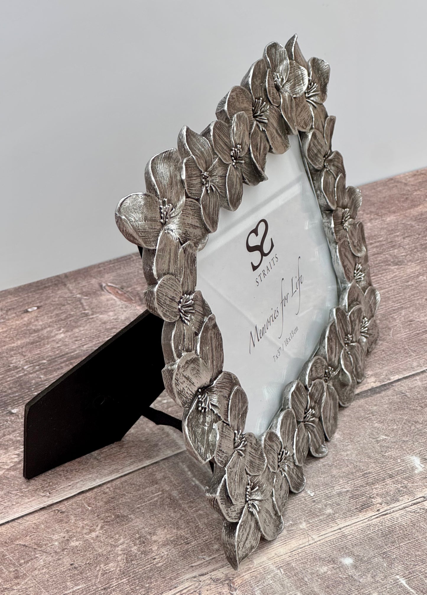 Silver Tone Flower Patterned Photo Frame, 5’ x 7’