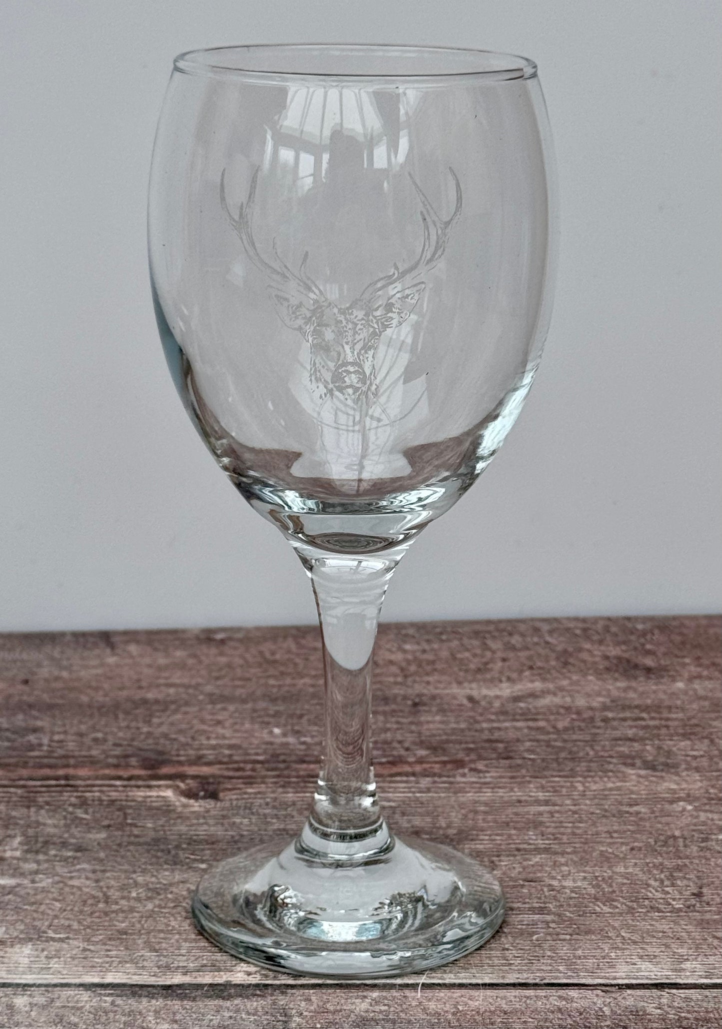 Set of 2 Stag Design Etched Wine Glasses
