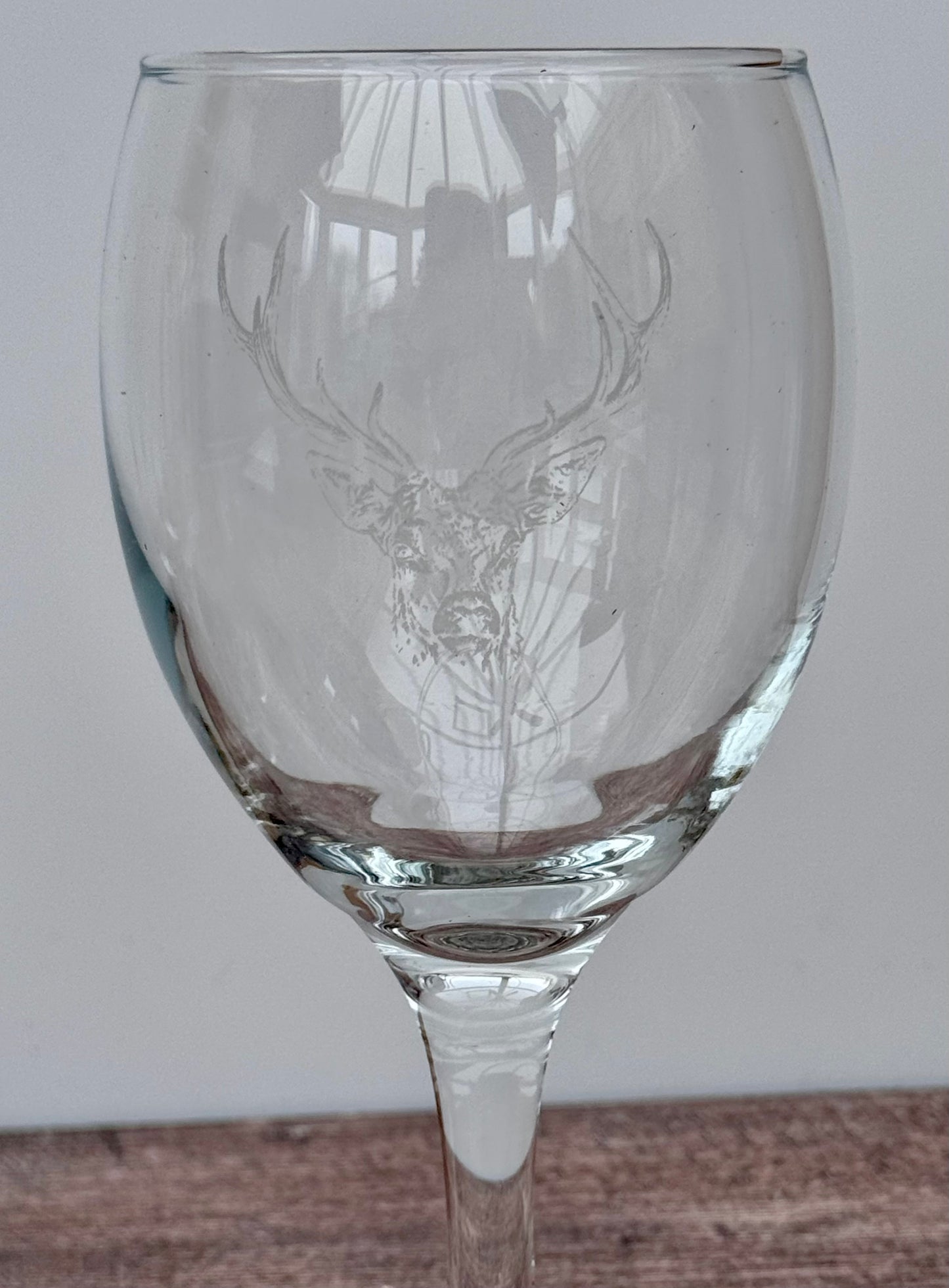 Set of 2 Stag Design Etched Wine Glasses