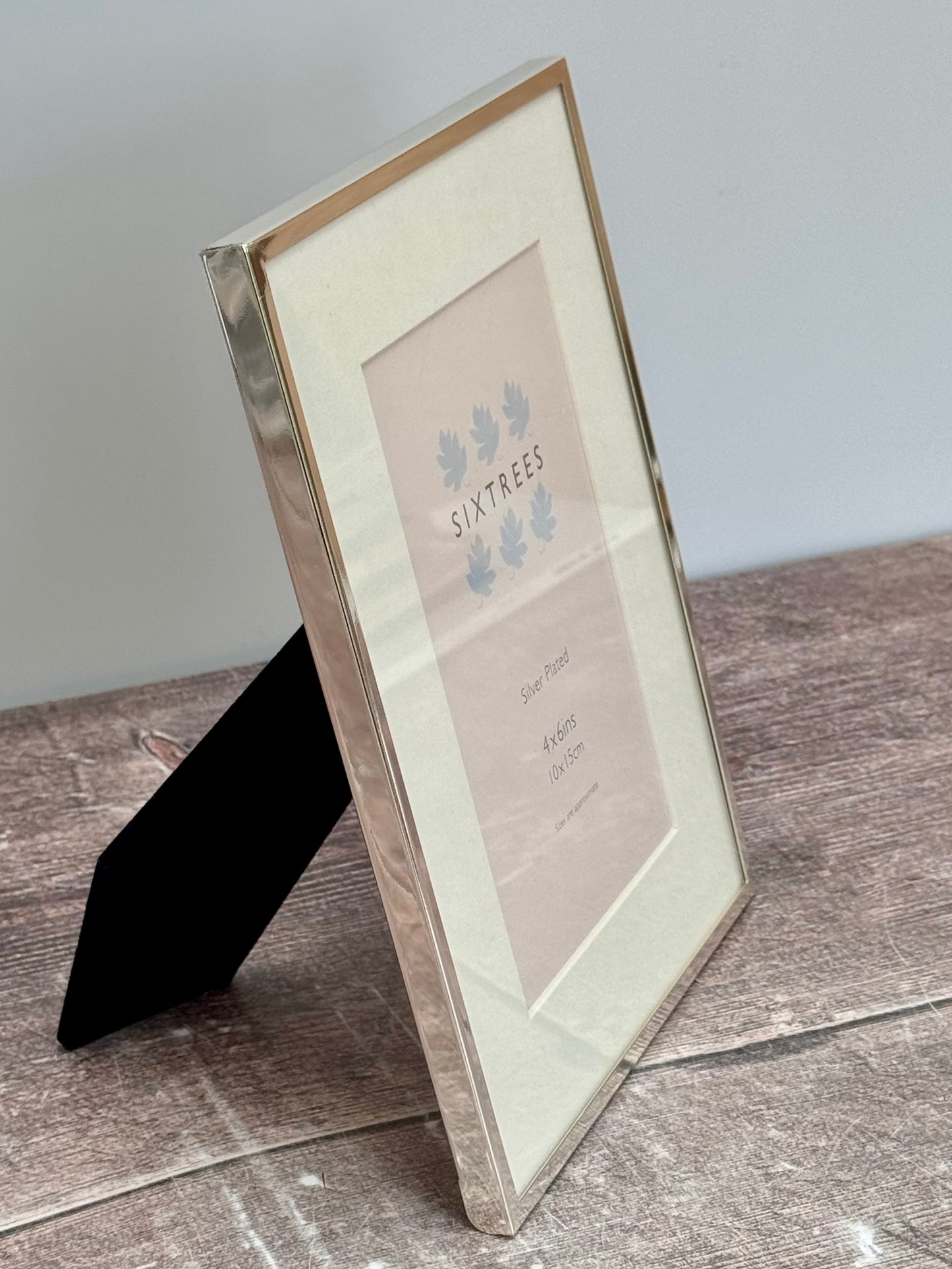 Sixtrees Silver Plated Photo Frame with Aperture, 4’ x 6’