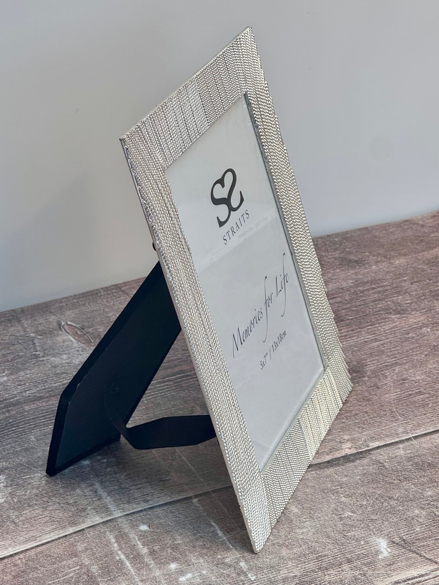 Silver Tone Line Pattern Photo Frame, 5’ x 7’