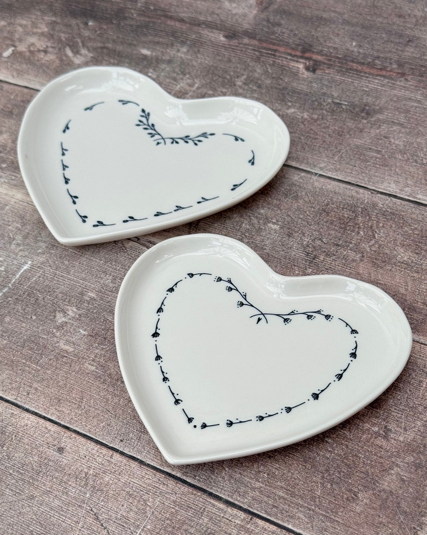 Set of 2 White Heart Patterned Plates