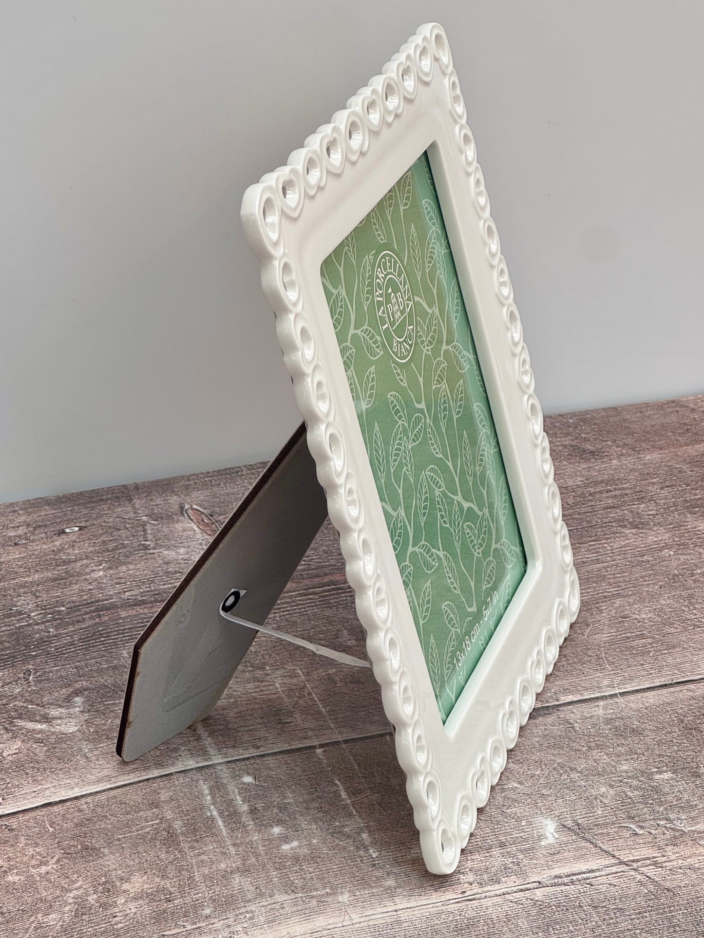 White Ceramic Heart Photo Frame, 5’ x 7’