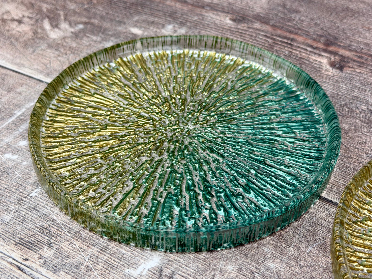 Set of 2 Green and Gold Glass Plates, 15cm