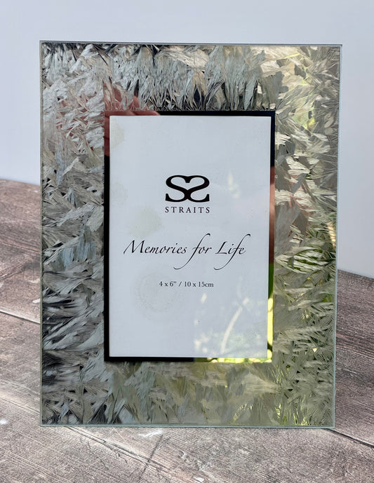 Ice Pattern Photo Frame, 4’ x 6’