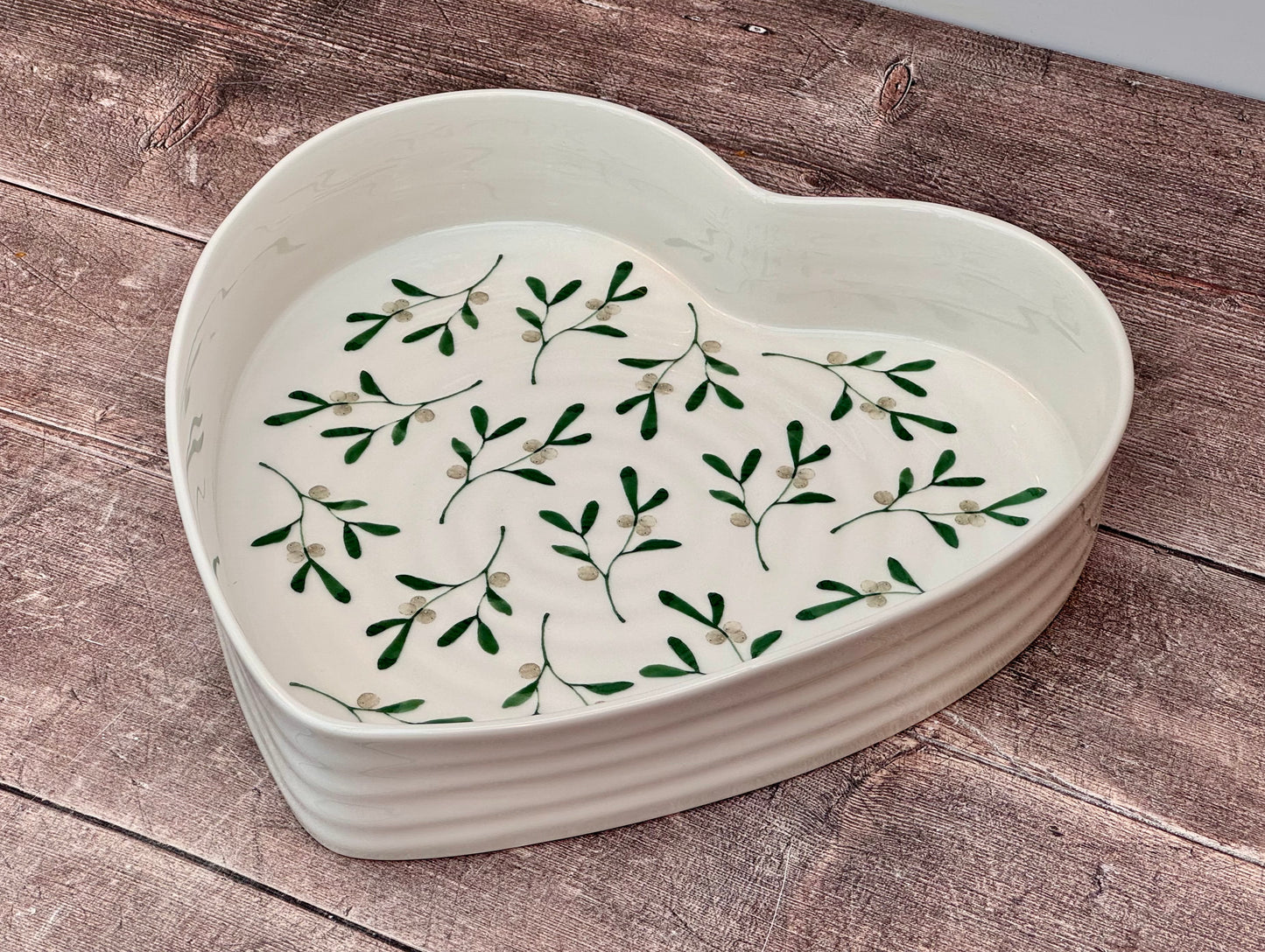 Sophie Conran Mistletoe Patterned Heart Baking Dish, 28cm