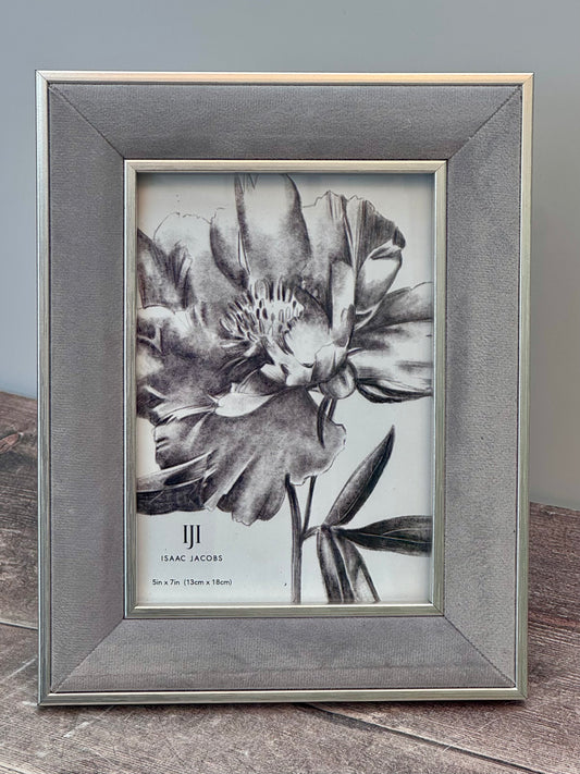 Isaac Jacobs Grey Velvet Photo Frame, 5’ x 7’