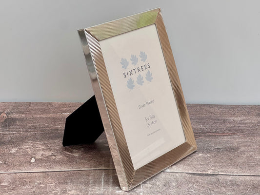 Sixtrees Silver Plated Striped Photo Frame, 5’ x 7’