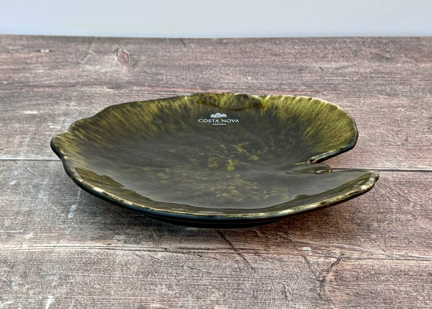 Dark Green Alchemille Leaf Plate, 18cm