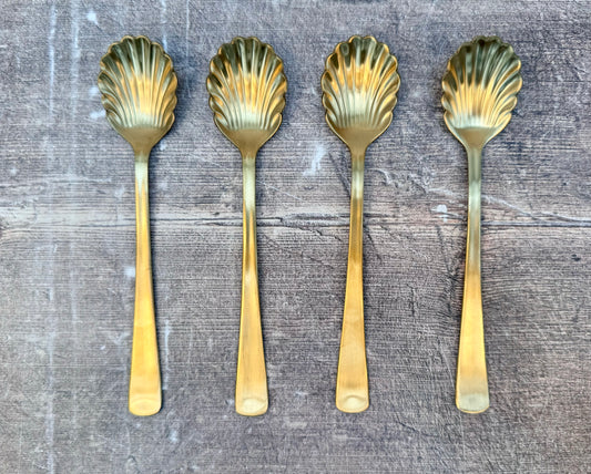 Set of 4 Gold Tone Stainless Steel Scallop Design Teaspoons