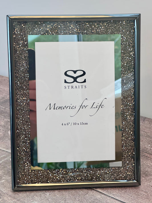 Black Bead Photo Frame, 4’ x 6’