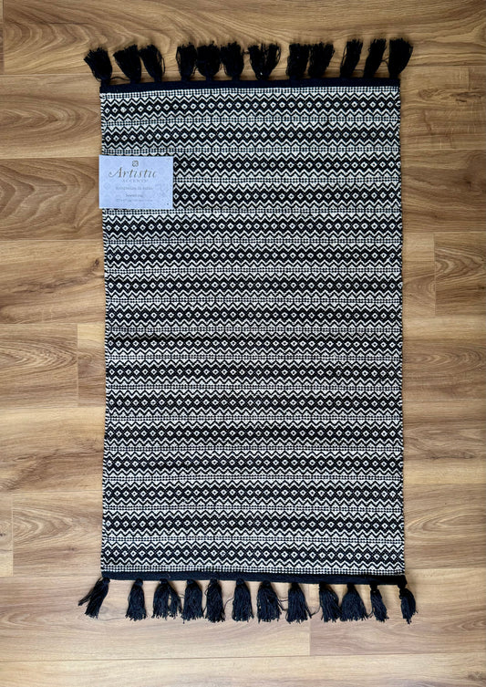 Black and White Patterned Rug, 69cm x 114cm