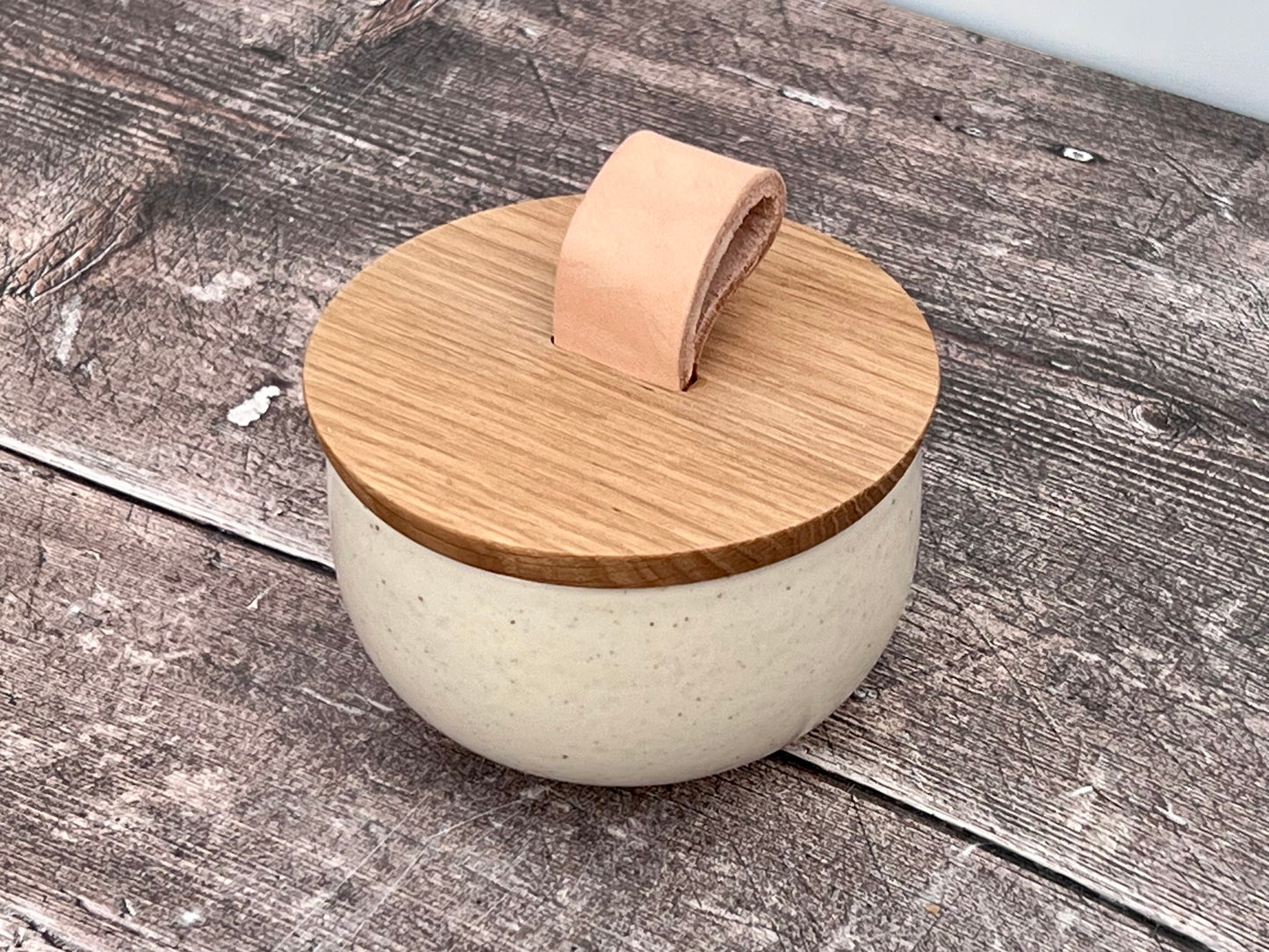 White Salt Cellar/Pot with Oak Lid, 9cm