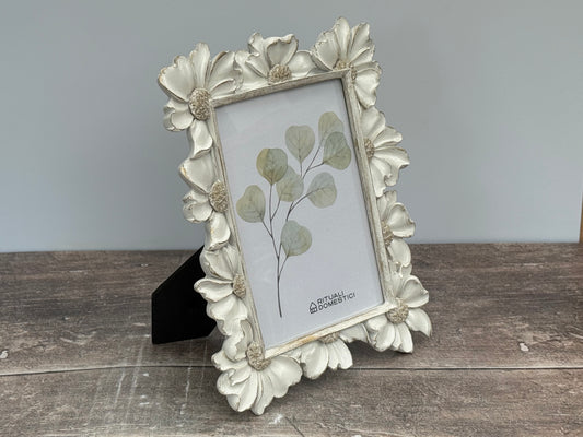 Flower Patterned Border Photo Frame, 5’ x 7’