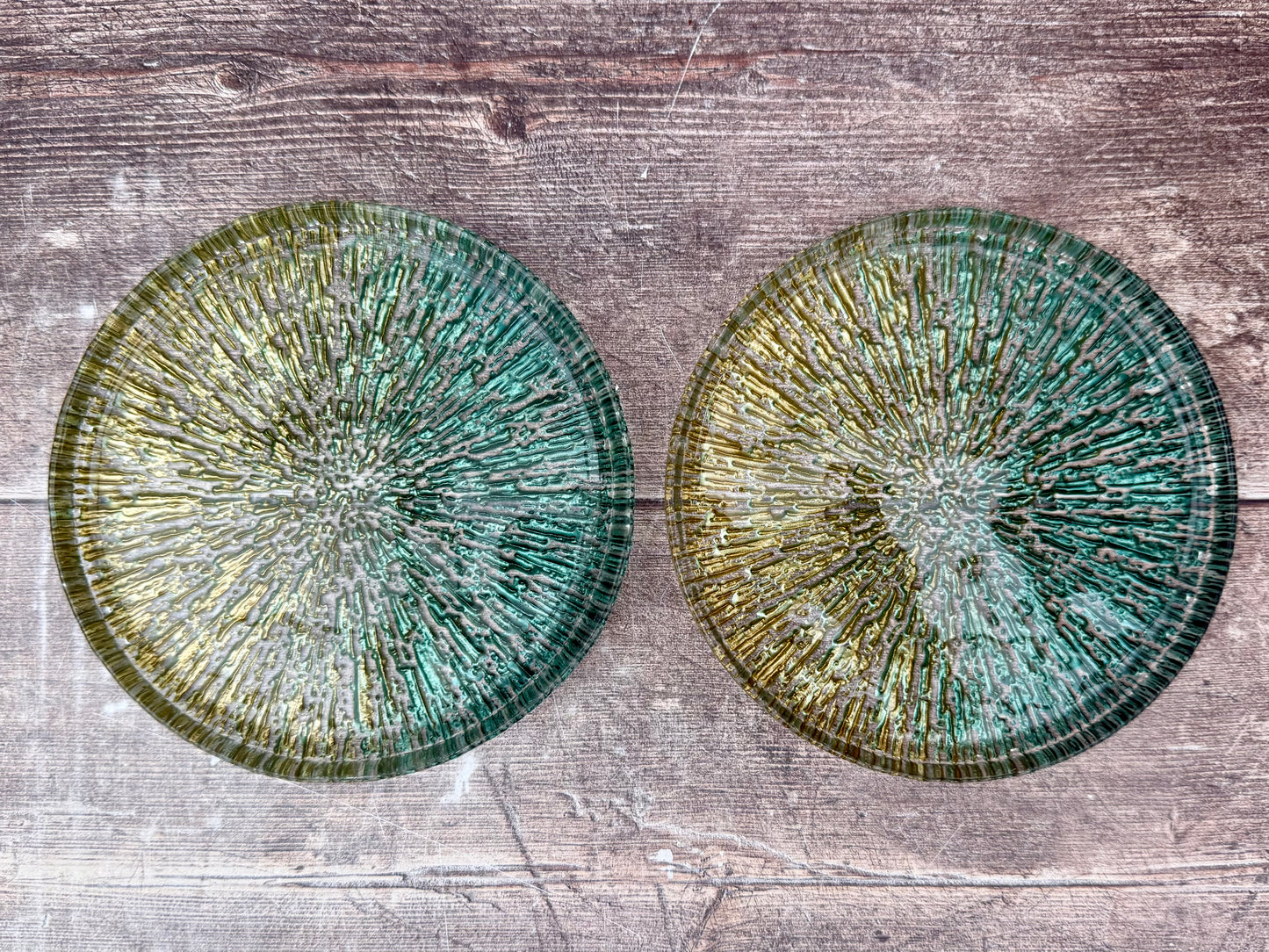 Set of 2 Green and Gold Glass Plates, 15cm