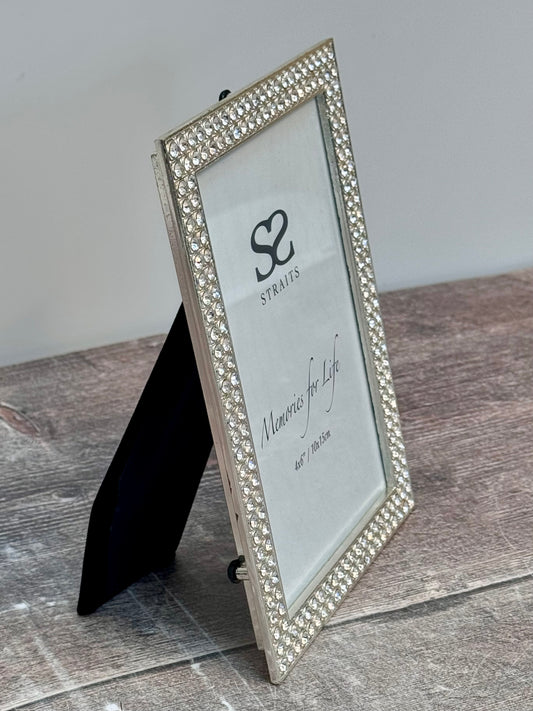 Jewel Photo Frame, 4’ x 6’