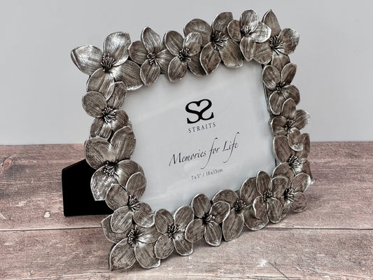 Silver Tone Flower Patterned Photo Frame, 5’ x 7’