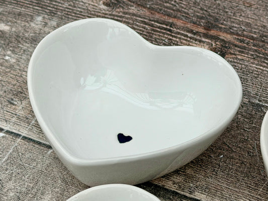 Set of 3 Small White Heart Bowls, 9.5cm