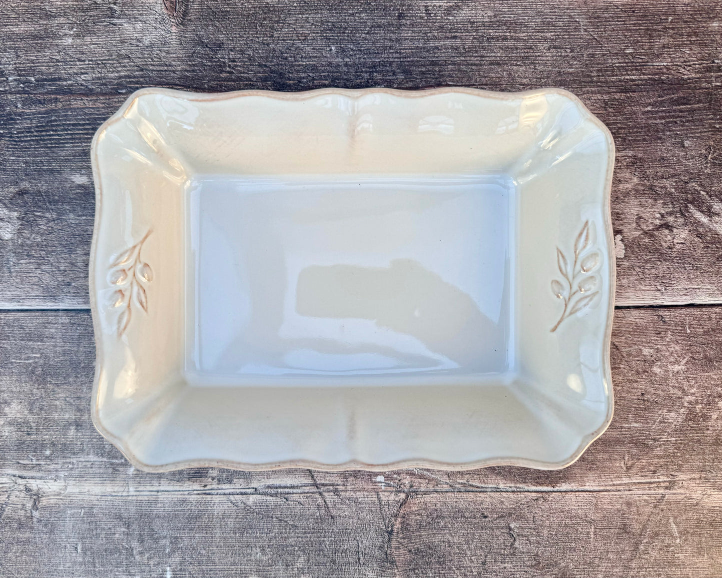 Cream Rectangular Baking Dish with Leaf Design, 25cm