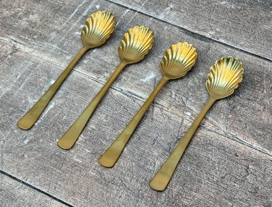 Set of 4 Gold Tone Stainless Steel Scallop Design Teaspoons