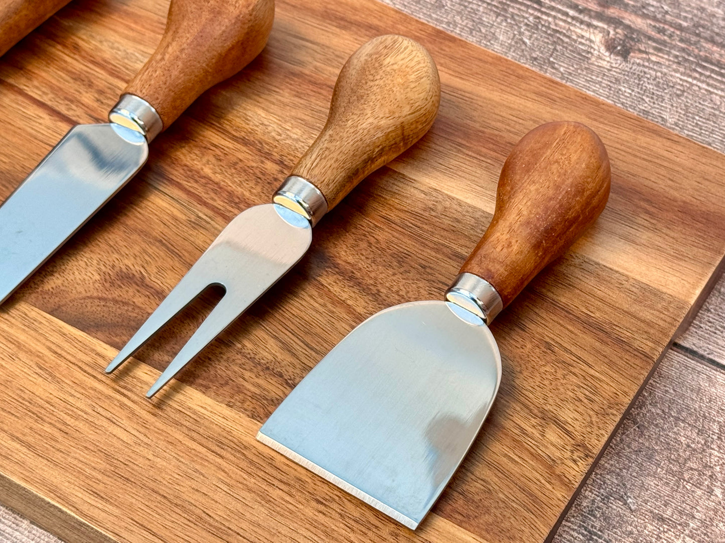 Taylor’s Eye Witness Acacia Cheese Board and Knife Set