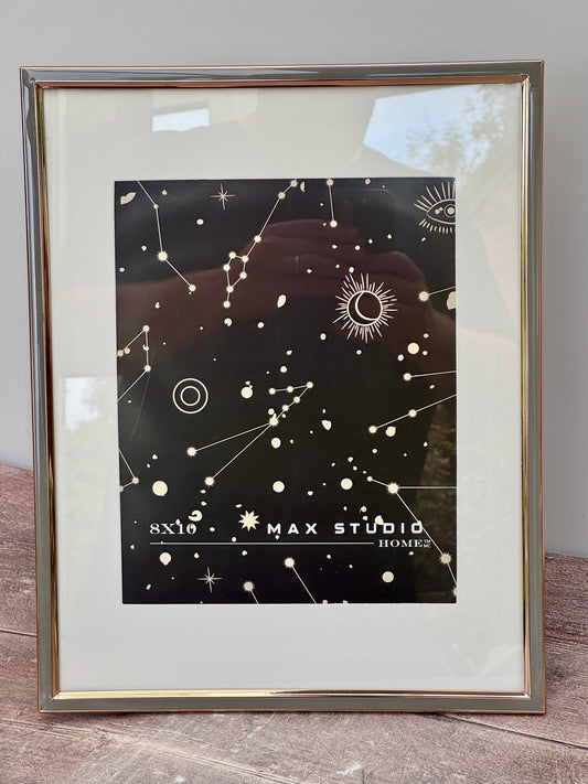 Grey Border Photo Frame with Aperture, 8’ x 10’