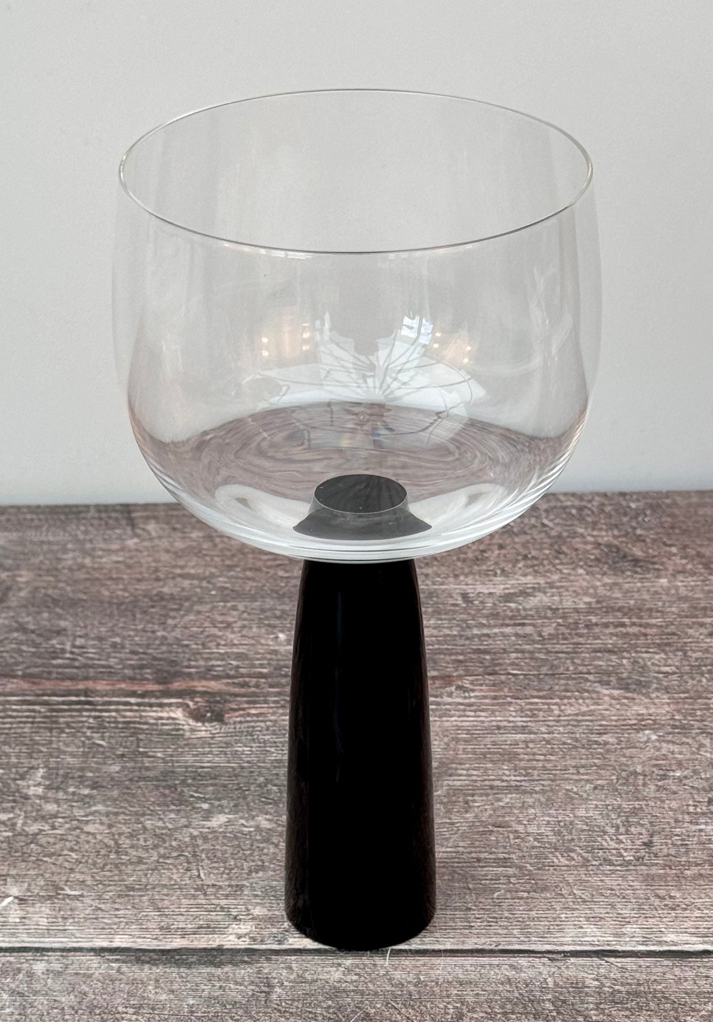 Set of 2 Gin Glasses with a Black Base