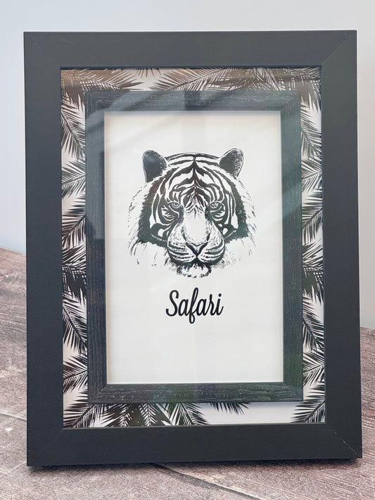 Black Leaf Patterned Photo Frame, 4’ x 6’