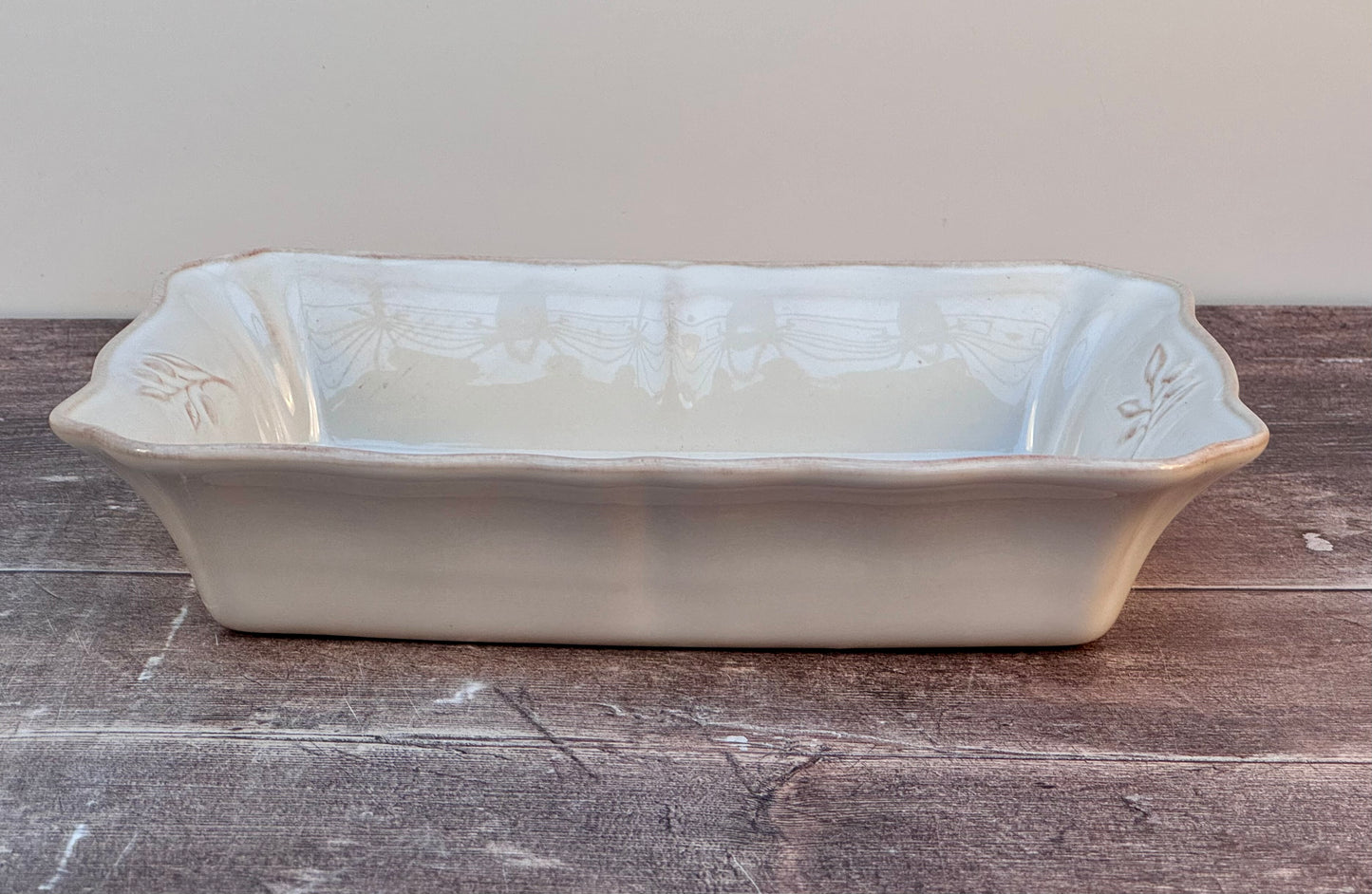 Cream Rectangular Baking Dish with Leaf Design, 25cm