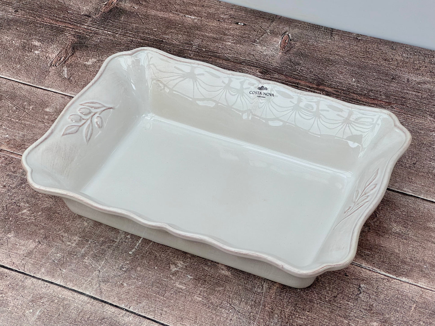 Cream Rectangular Baking Dish with Leaf Design, 30cm