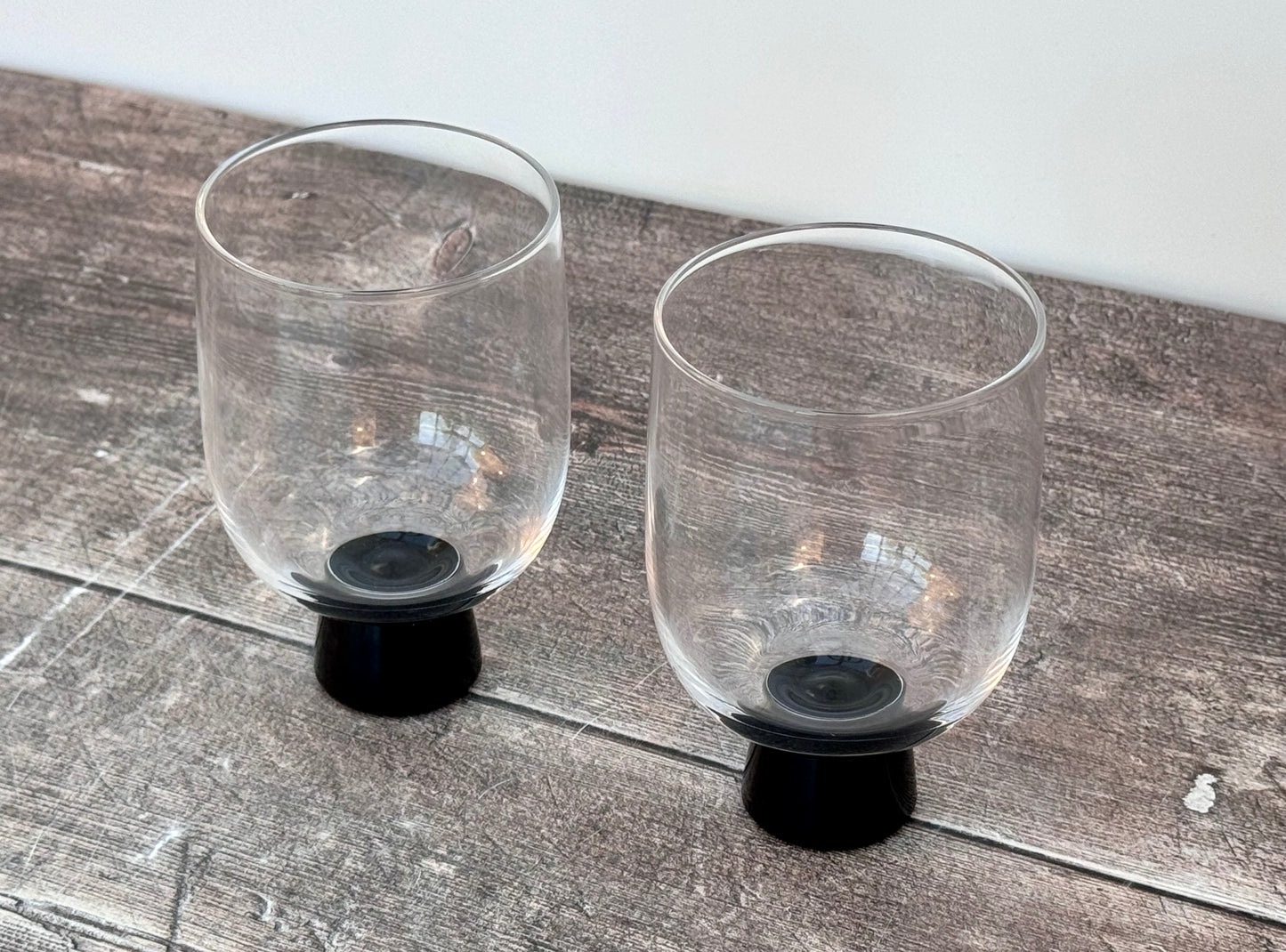 Set of 2 Tumbler Glasses with a Black Base