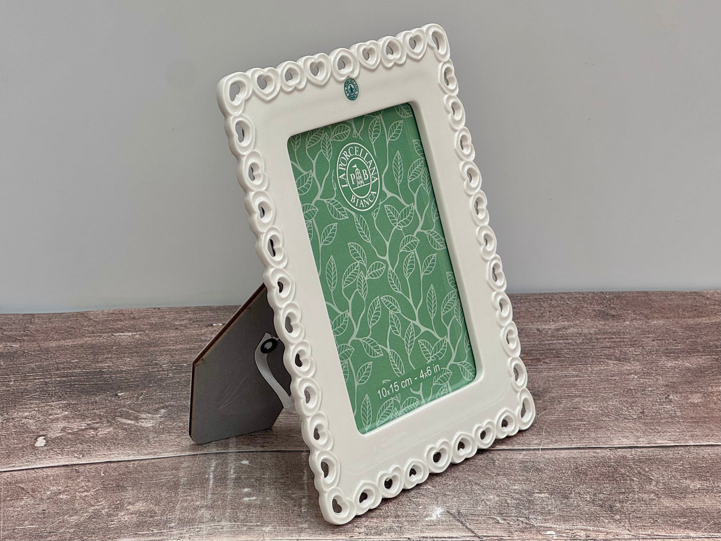 White Ceramic Heart Photo Frame, 4’ x 6’