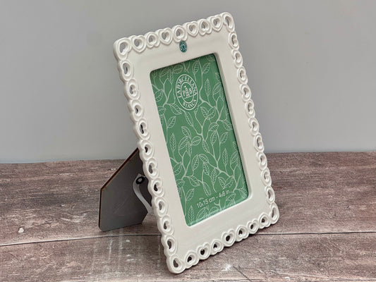 White Ceramic Heart Photo Frame, 4’ x 6’