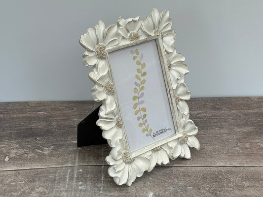 Flower Patterned Border Photo Frame, 4’ x 6’