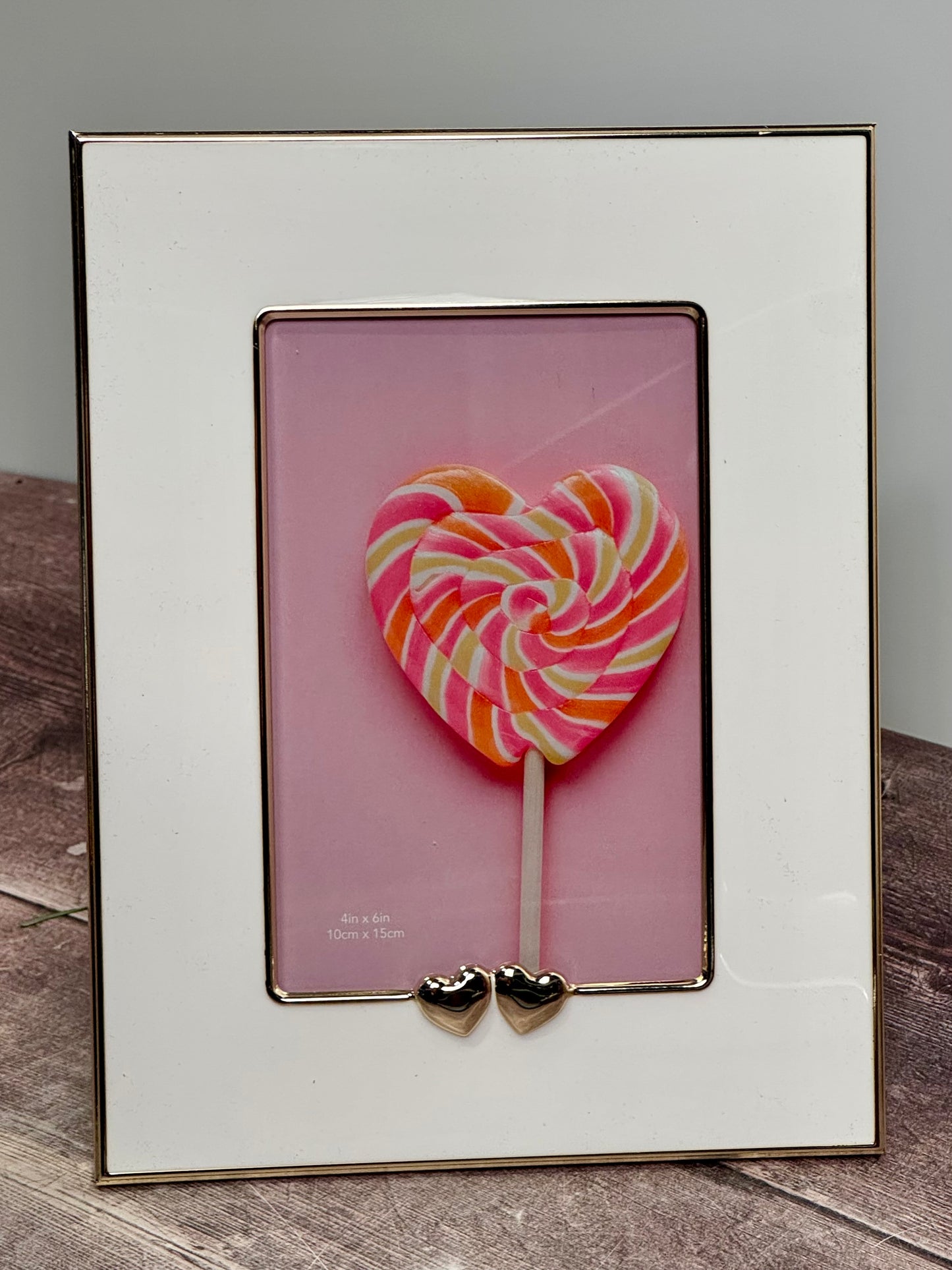 Isaac Jacobs White and Gold Heart Photo Frame, 4’ x 6’