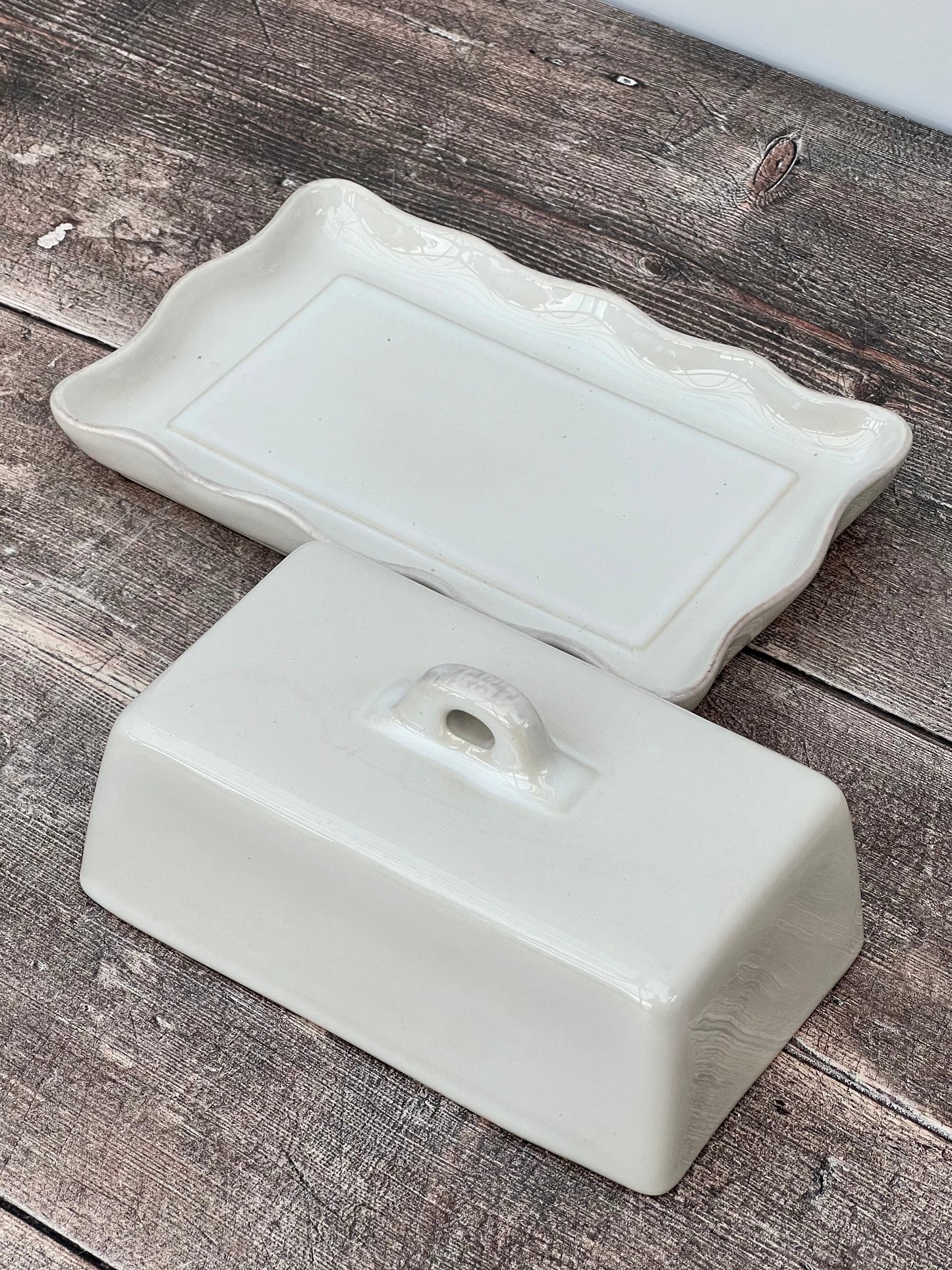 White Wavy Edge Butter Dish