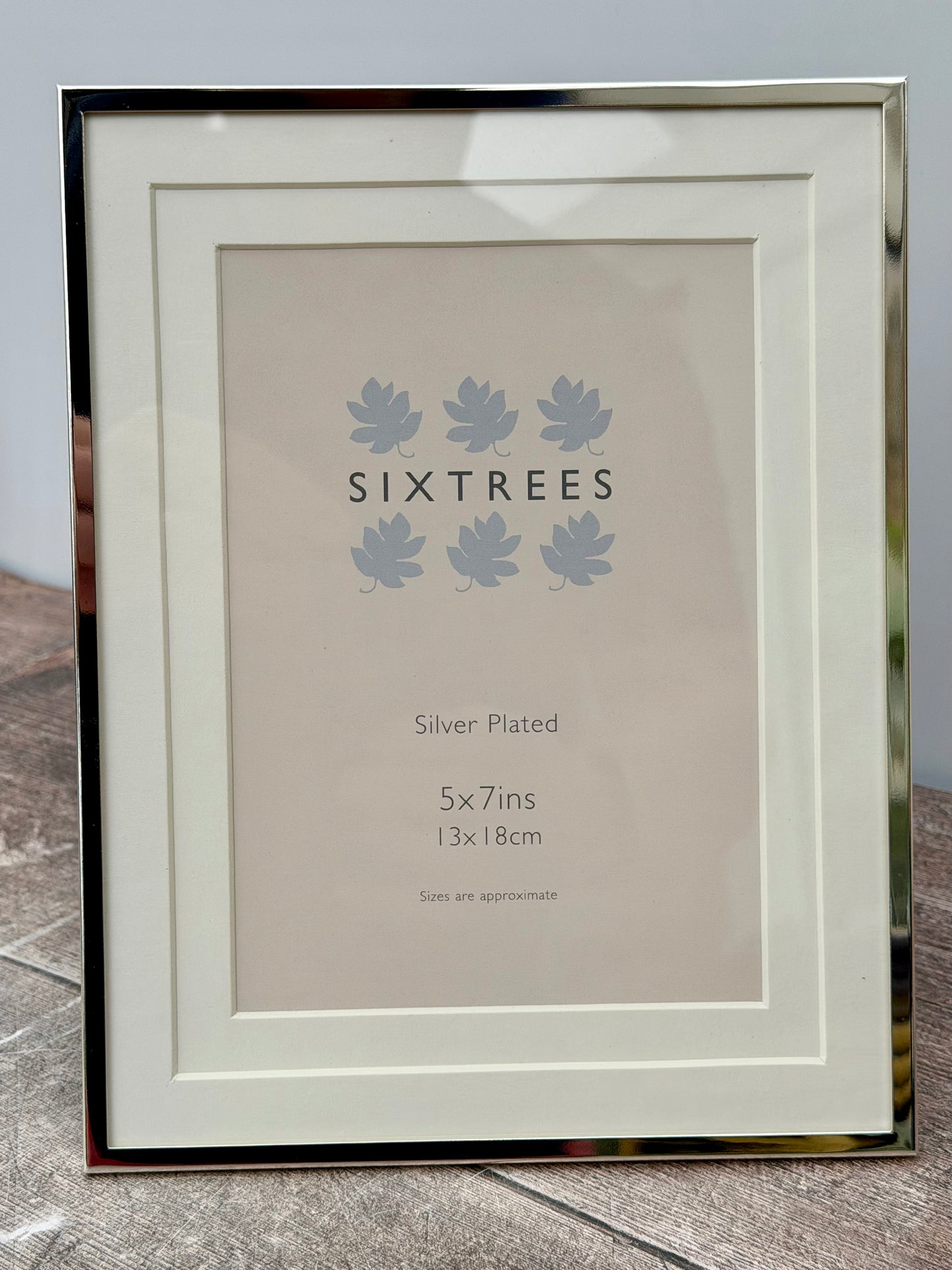 Sixtrees Silver Plated Photo Frame with Tiered Aperture, 5’ x 7’