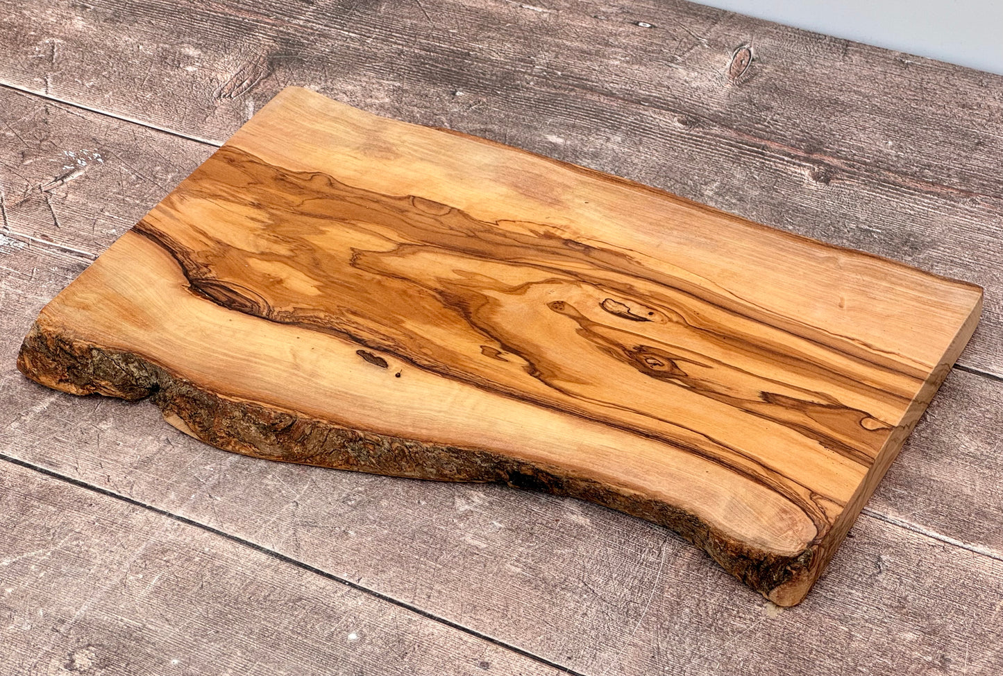 Olive Wood Rustic Edge Serving/Cheese/Chopping Board, Grain 4