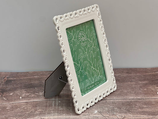 White Ceramic Heart Photo Frame, 5’ x 7’