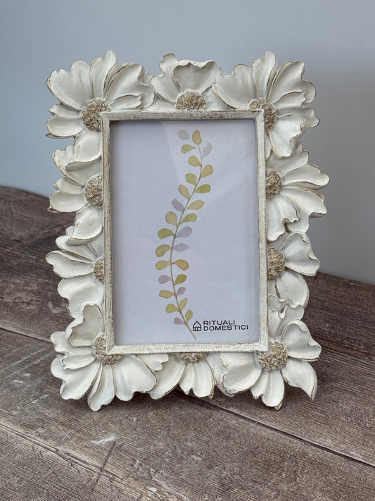 Flower Patterned Border Photo Frame, 4’ x 6’