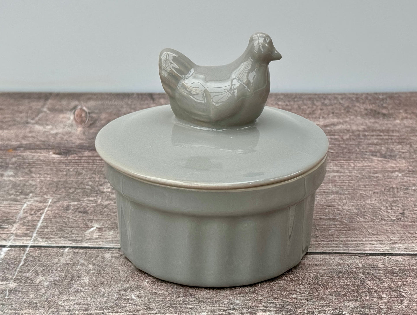 Set of 2 Small Casserole Dishes with Chicken Lid