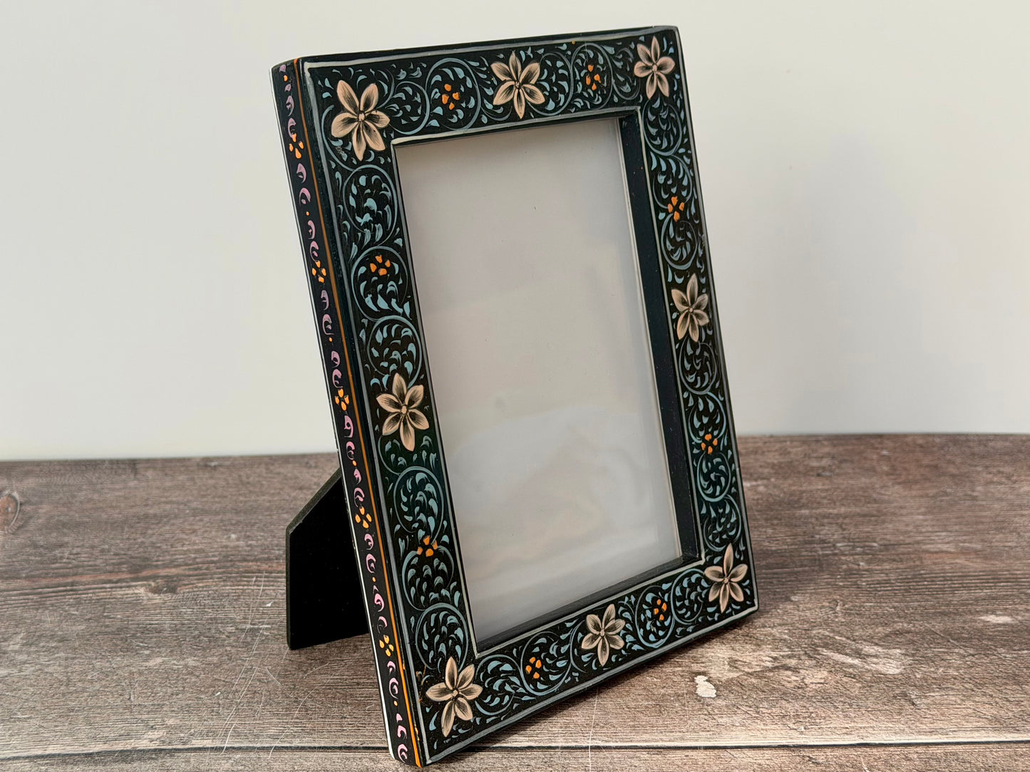 Hand Painted Photo Frame 4’ x 6’ - Black and Pink Flower Design