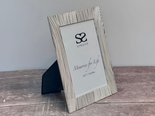 Silver Tone Line Pattern Photo Frame, 5’ x 7’